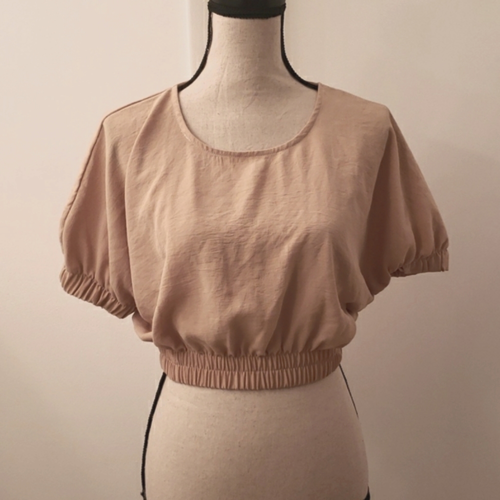 Nwot, Zara light cream light weight crop top.